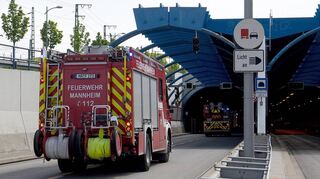 Nach dem Brandrauchversuch im April (unser Bild) mussten noch ein paar Dinge nachjustiert werden – an diesem Mittwoch kann der Fahrlachtunnel nun wieder öffnen.