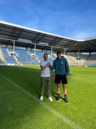 Malwin Zok (r.) kommt aus der Regionalliga Bayern.