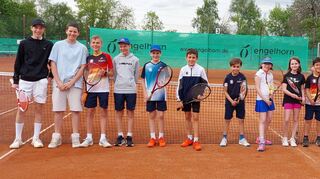 Die Mannschaften der U10 und U15 trugen mit ihren Siegen zu einem erfolgreichen Tenniswochenende bei.
