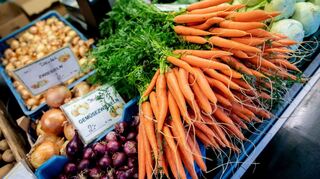 Gemüse auf einem Wochenmarkt: Wie werden sich die Preise entwickeln?