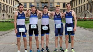 Matthias Thome, Felix Thome, Louis Bugert, Leon Werle und Benedict Schnitzler (v.l.) holen in Fulda den ersten Ligasieg für die Viernheimer Triathleten.