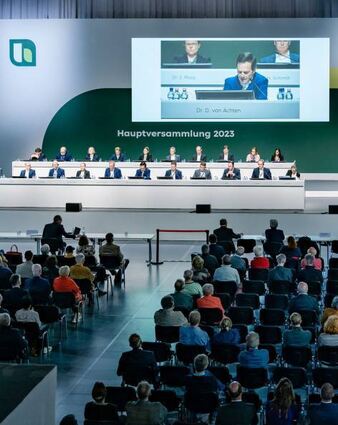 Szene aus der Hauptversammlung im SNP dome.