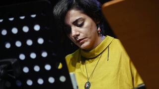 Bei der Arbeit am Instrument: Laila Mahmoud am Kanun, einer Art Zither.