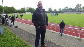 Mike Linhoff begleitet den TSV Amicitia Viernheim zu Auswärtsspielen – zu Fuß, wenn ihn nicht gerade ein Infekt bremst.