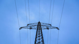 Seit einigen Monaten sinken die zuvor stark gestiegenen Energiepreise an den Großhandelsmärkten wieder.