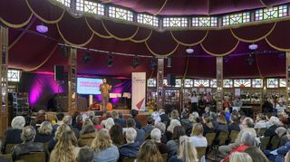Neben dem Spiegelzelt (Bild) werden auch die Alte und die Neue Aula der Universität ins Internationale Literaturfestival Heidelberg einbezogen.