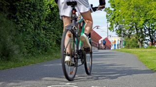 Bei der Aktion „Stadtradeln“ sammeln die Teilnehmenden Kilometer für den Klimaschutz und können Mängel an den Radwegen melden.
