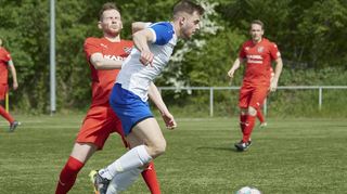Lindenhofs Ivan Vlaho (am Ball, hier gegen den Ilvesheimer Lucas Erny) gehört zu den Leistungsträgern des MFC.
