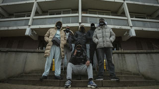 Trugen Masken schon vor Corona: die sechs Mitglieder von HoodBlaq aus dem Ludwigshafener Stadtteil Hemshof.