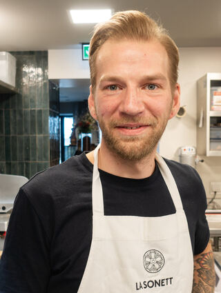 Patissier Michael Klein führt in Gmunden am Traunsee mit "La Sonett" eine Mischung aus Patisserie und Café.