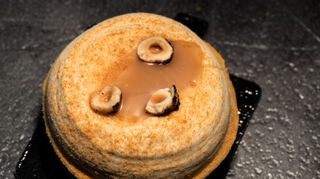 Eine Gourmet-Miniatur in Gelb und Goldbraun: die Salzkammergut-Tarte von Patissier Michael Klein.