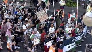Die Polizei ist am Sonntag mit Beamten im dreistelligen Bereich im Einsatz, um in Mannheim Kundgebungen pro Israel und pro Palästina zu begleiten.