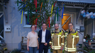 Eva und Thorsten Walther (v.l.), Kommandant Thomas Jakoby und Stellvertreter Martin Krebes.