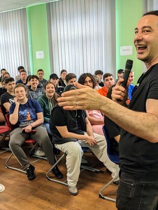 "Es ist so schön bei euch zu sein", schwärmt  Bülent Ceylan in Ladenburg.