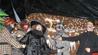 <p>Das Weihnachtsmusical "Verdrehte Märchenwelt" führte die Jugend des Reitvereins Heddesheim auf.</p>