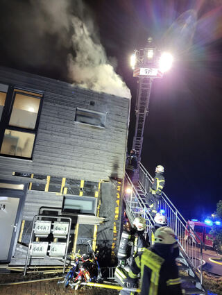 In der Wohnanlage am Nussbaum in Edingen-Neckarhausen hat es in der Nacht gebrannt.
