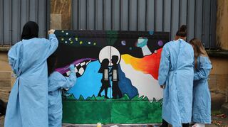 Als finanzielle Unterstützung hat SiMA auch schon die Farbe für das Projekt „Farbe im Quadrat“, bei dem Vandalismus vorgebeugt wird, gesponsert.
