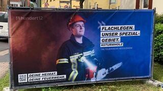 Das Plakat aus der Image-Kampagne des Kreisfeuerwehrverbands Rhein-Neckar-Kreis wurde in Heddesheim wegen Sexismusvorwürfen abgehängt.