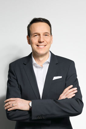 mid Groß-Gerau - Mario Köhler (46) soll als neuer Markenchef die Elektrifizierungs-Offensive von Opel beflügeln.
