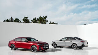 mid Groß-Gerau - Die Markteinführung des neuen BMW 5er erfolgt am 21. Oktober 2023. Der BMW 520i kostet ab 57.550 Euro, der BMW i5 eDrive40 ab 70.200 Euro inklusive MwSt.