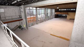 Die Sanierung der Ilvesheimer Mehrzweckhalle (hier ein Bild vom März dieses Jahres) liegt inzwischen 87 Prozent über der Kostenrechnung.