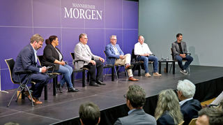 Auf dem Podium beim "MM-Stadtgespräch" saßen die aussichtsreichsten Kandidierenden bei der OB-Wahl in Mannheim. Jetzt die ganze Diskussion in der neuen Folge "Mensch Mannheim" nachhören.