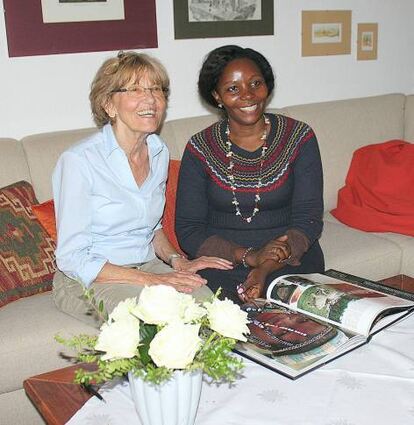 Ilse Schummer (l.) mit Margret Nakato im Jahr 2016.