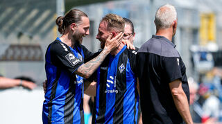 Der SV Waldhof holt im letzten Spiel der Saison drei Punkte.Marco Höger und Marc Schnatterer jubeln