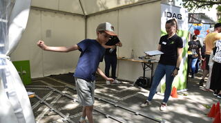 Der 10-jährige Raphael beim Fitness-Test auf dem Mannheimer Stadtfest.