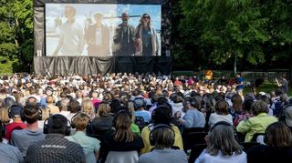 Auftakt mit „Der Nachname“: Die erste Vorführung beim „Filmfrühling ‘23“, der im unteren Domgarten seine Premiere erlebt, ist vor ausverkauften Reihen über die große LED-Leinwand gegangen. Das Festival dauert bis 11. Juni.