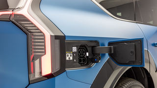 mid Dreieich - Dank 800 V Technik und 240 kW maximaler Ladeleistung ist die Batterie flott wieder gefüllt.