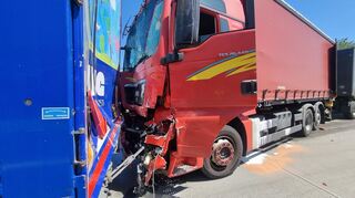 Der vorausfahrende Lkw musste fast bis zum Stillstand abbremsen. Das erkannte der hinter ihm Fahrende zu spät.