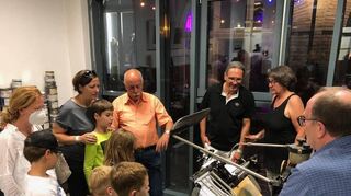 In der Winkeldruckerey ist es immer spannend für die ganze Familie und hier darf man auch mal selbst Hand anlegen.