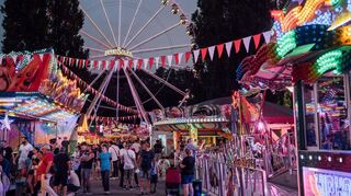 Abendstimmung beim Pfalzfest 2022. Die Veranstalter hoffen auch in diesem Jahr auf regen Besucherandrang.