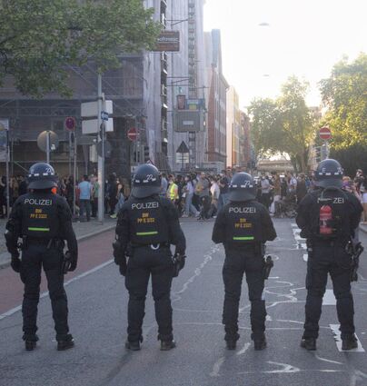 Demo gegen Polizeigewalt zum Jahrestag des tödlichen Polizeinsatzes am Marktplatz