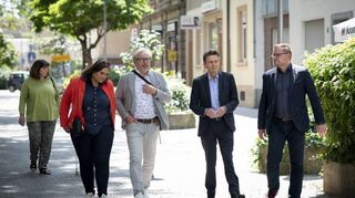 Unterwegs im Hemshof (v.r.): Christian Schreider, Rolf Mützenich, Andreas Schwarz Isabel Cademartori, Jutta Steinruck.
