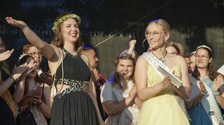 Sonnenbotschafterin Charlotte I. (rechts) und ihre Vorgängerin Luisa-Marie I.