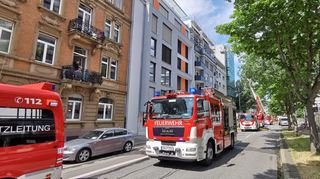 Die Feuerwehr ist in der Collinistraße im Einsatz.