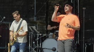 Musik-Act auf der Marktplatzbühne am Sonntag: Die Band Fizz Gin versetzt das Publikum in Party-Laune.