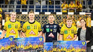Lukas Nilsson (v.l.), Kristjan Horzen, Albin Lagergren und Benjamin Helander wurden am Sonntag von Löwen-Geschäftsführerin Jennifer Kettemann verabschiedet.