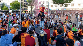 Galatasaray-Fans feiern Meistertitel in der Mannheimer Innenstadt.