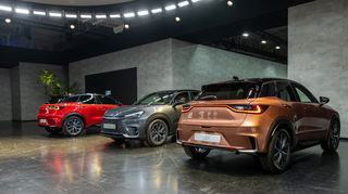 mid Mailand - Der LBX rundet das Portfolio nach unten ab, hier kommt der kleinste Lexus.