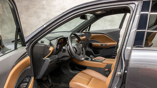 mid Mailand - Das Interieur ist Lexus typisch sehr hochwertig.
