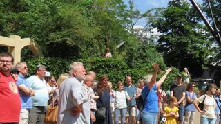 Die Besucherinnen und Besucher testeten beim Tag der offenen Tür ihr Können auch auf der Bühne.