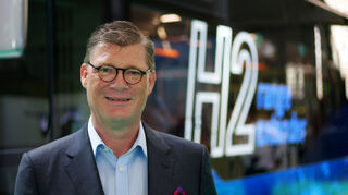 Till Oberwörder, CEO Daimler Buses erklärt, die wichtigsten Hintergründe zur neuen Tochtergesellschaft.
