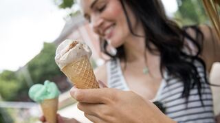 Eis ist der perfekte Begleiter für den Sommer.