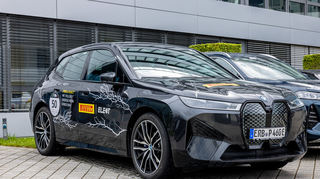 mid Walldorf - Der BMW iX M60 ist eine imposante Erscheinung.