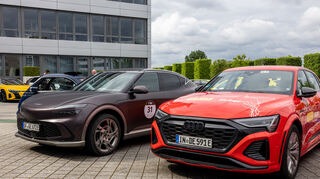 mid Walldorf - Zwei vollelektrische Luxus SUVs in Form von Genesis und der Audi aus dem Team Pirelli.