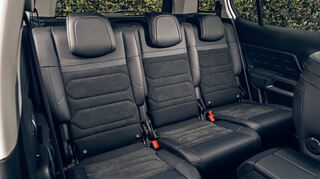 mid Groß-Gerau - Die 48-V-Lithium-Ionen-Batterie mit einer verfügbaren Kapazität von 432 Wh ist platzsparend unter dem Fahrersitz installiert, so dass weder Kofferraum noch Innenraum verkleinert werden.