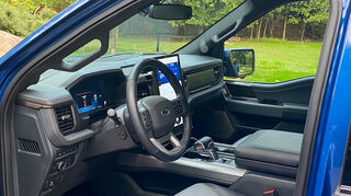 mid Groß-Gerau - Der Innenraum dieses Lastwagens erweist sich als ausgesprochen geräumig für bis zu fünf Personen.